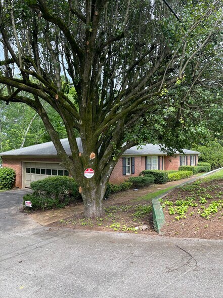 More Photos Of 355 E Crossville Rd, Roswell Office For Sale