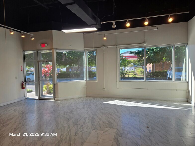 More Photos Of 7901 Kingspointe Pky, Orlando Showroom For Lease