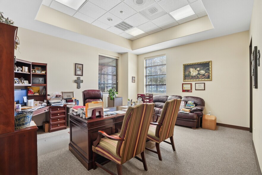 More Photos Of 11706 Fallbrook Dr, Houston Medical For Lease