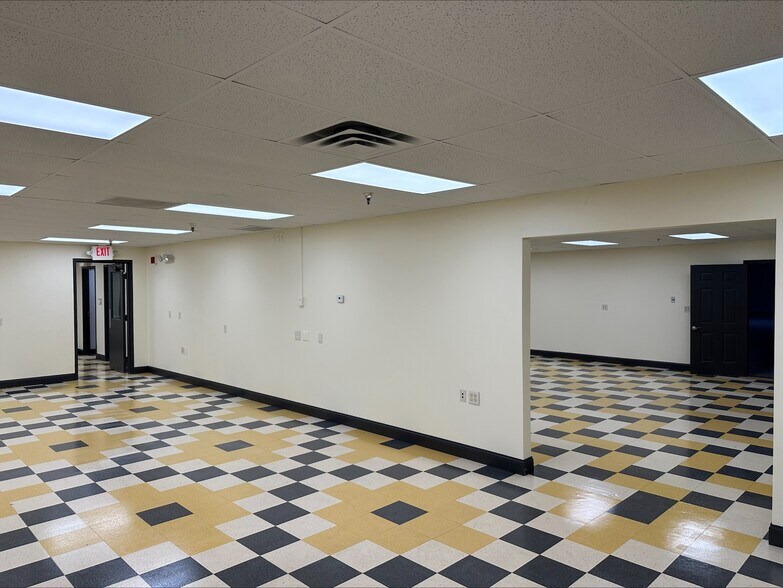 More Photos Of 175 E Broadway Ave, Westerville Warehouse For Lease