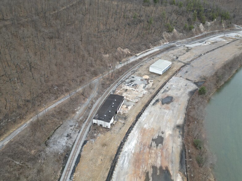 More Photos Of 1686 Tipple Rd, Karthaus Service For Sale