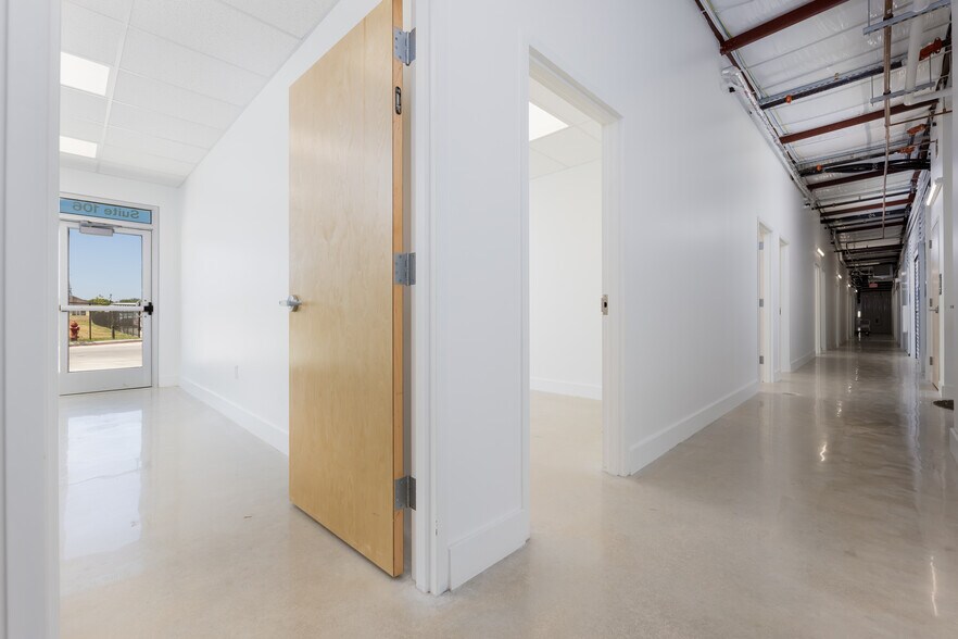 More Photos Of 3414 W Loop 1604 S, San Antonio Self Storage For Lease