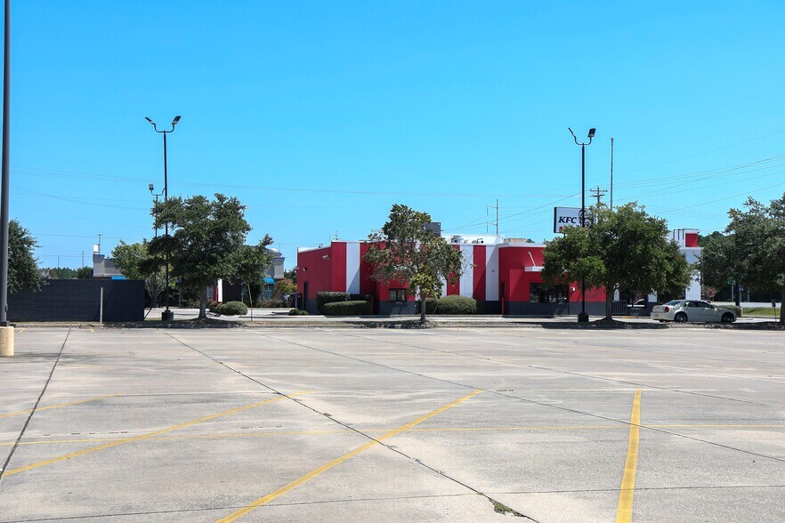More Photos Of 3943 Highway 90, Pascagoula General Retail For Sale