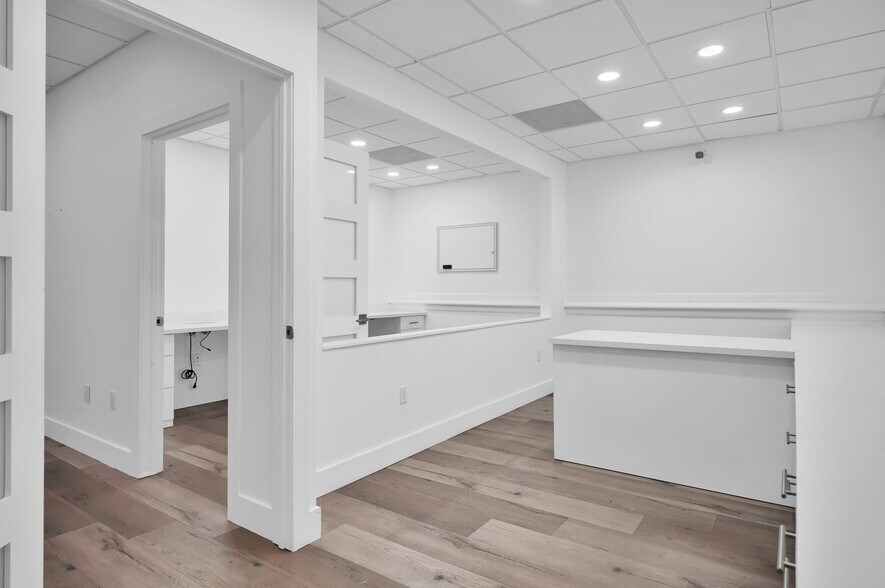 More Photos Of 7311 NW 12th St, Doral Light Distribution For Sale