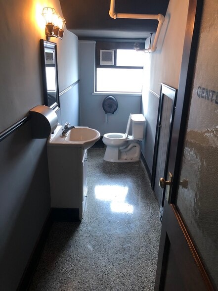 More Photos Of 202 Miley Ave, Indianapolis Manufacturing For Sale