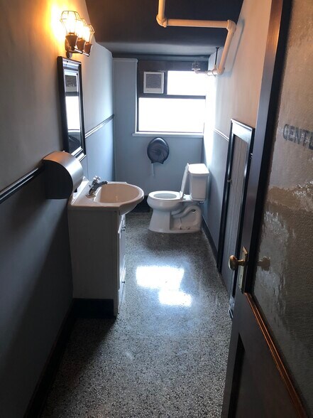 More Photos Of 202 Miley Ave, Indianapolis Manufacturing For Lease
