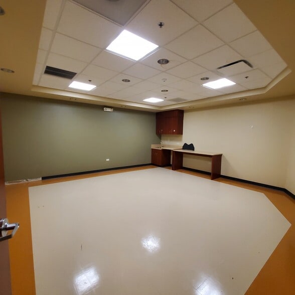 More Photos Of 1710-1784 W Golf Rd, Mount Prospect Restaurant For Lease