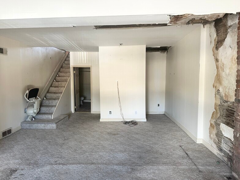 More Photos Of 1677 Main St, Buffalo General Retail For Sale