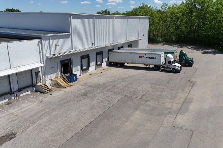 More Photos Of 820-830 Flora Ave, Akron Warehouse For Lease