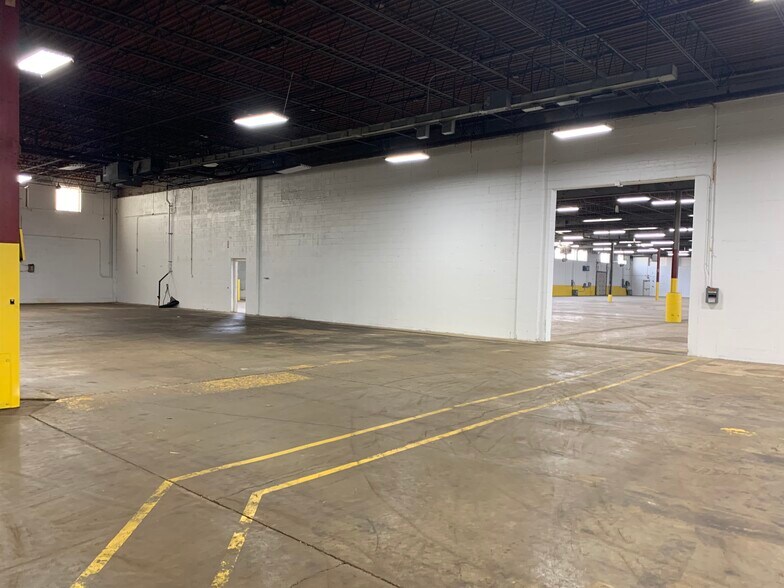 More Photos Of 11608 Copenhagen Ct, Franklin Park Warehouse For Lease