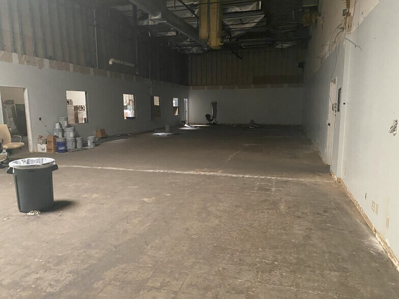 More Photos Of 3700 W Segerstrom Ave, Santa Ana Warehouse For Lease