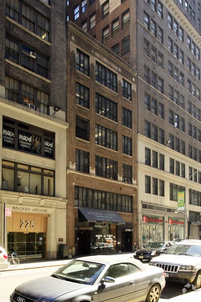 More Photos Of 221 W 37th St, New York Office For Lease