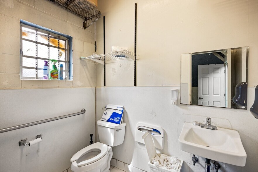 More Photos Of 4935 Shattuck Ave, Oakland Freestanding For Sale