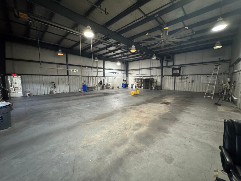 More Photos Of 812 Herron Rd, Knoxville Unknown For Lease