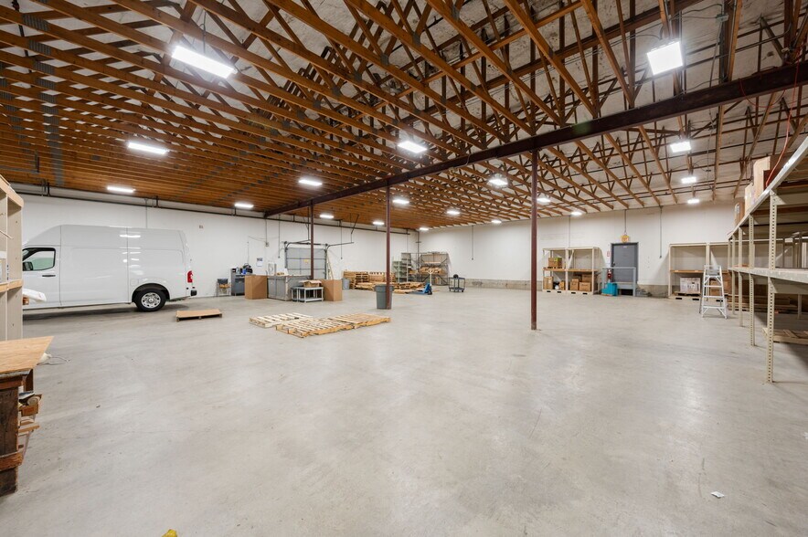 More Photos Of 16 E Industrial Rd, Branford Warehouse For Lease