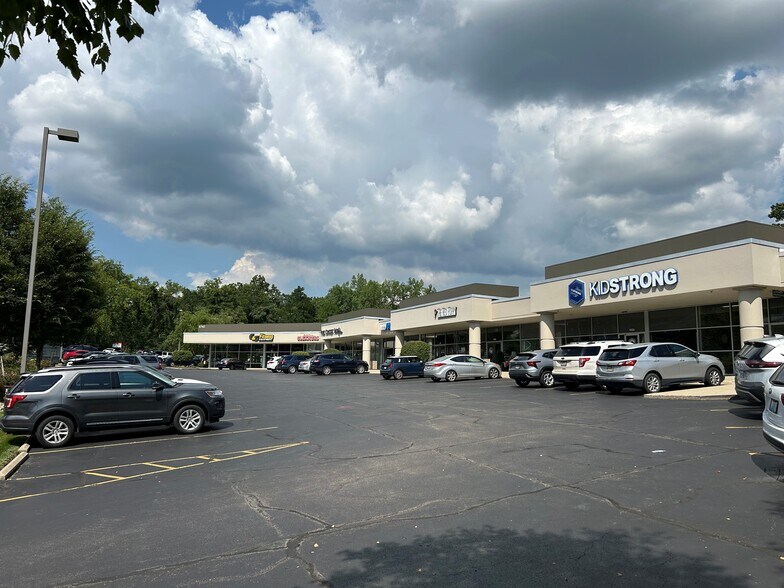 More Photos Of 8740 Montgomery Rd, Cincinnati Unknown For Lease