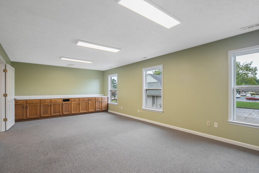 More Photos Of 581 Executive Pl, Fayetteville Office For Sale