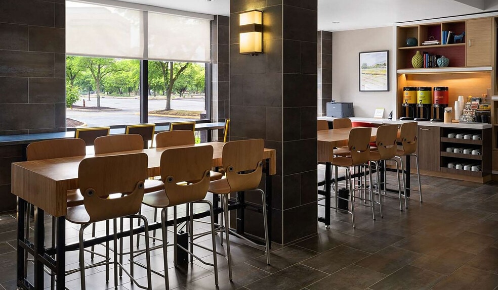 More Photos Of 9104 Keystone Crossing, Indianapolis Hotel For Sale