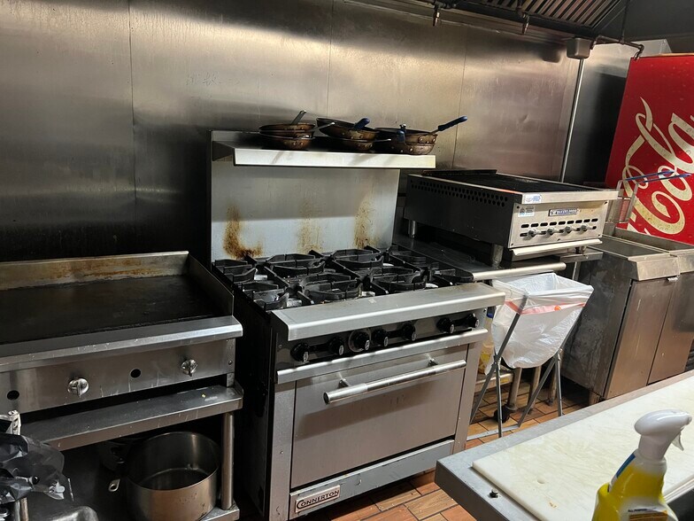 More Photos Of 38-40 S 19th St, Philadelphia Restaurant For Lease