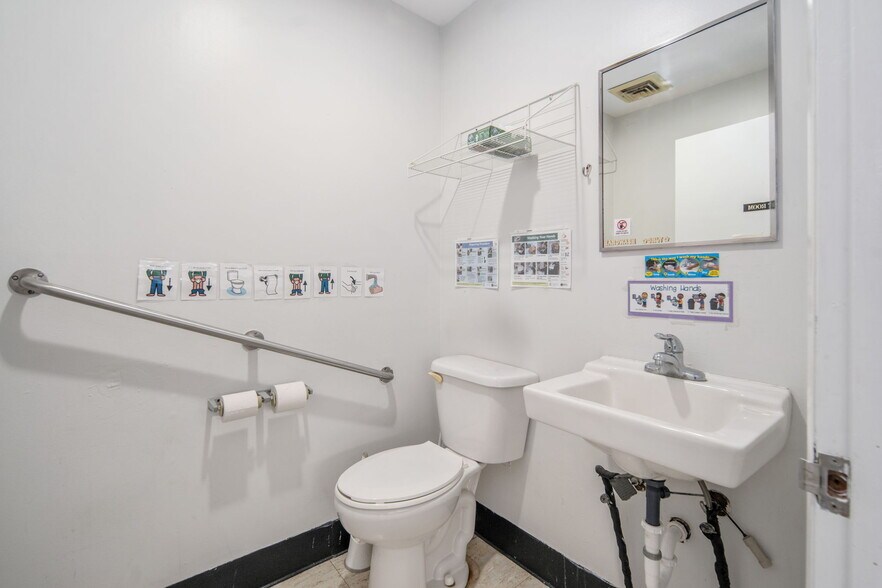 More Photos Of 4956 NY-30, Schoharie Flex For Sale