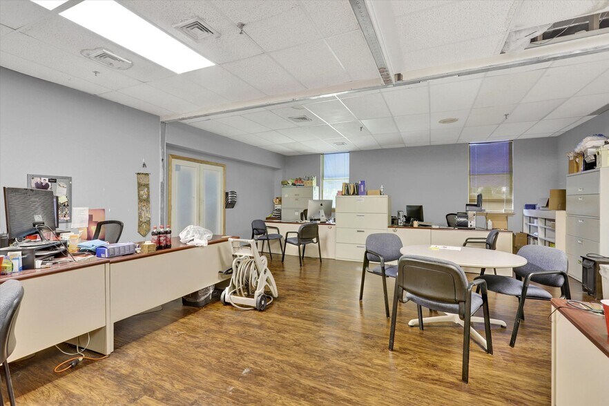 More Photos Of 457 E North St, Carlisle Flex For Sale
