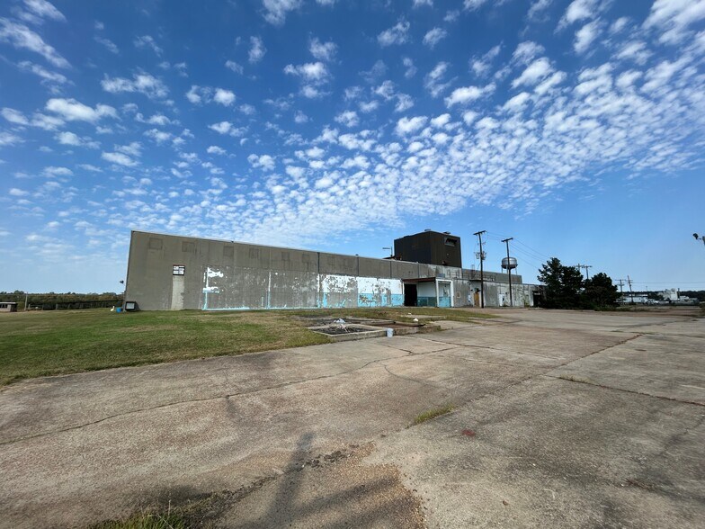 More Photos Of 19120 Highway 51, Hazlehurst Industrial For Sale