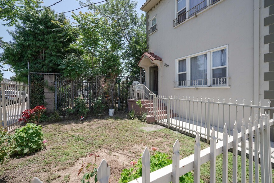 More Photos Of 307 S Boyle Ave, Los Angeles Apartments For Sale