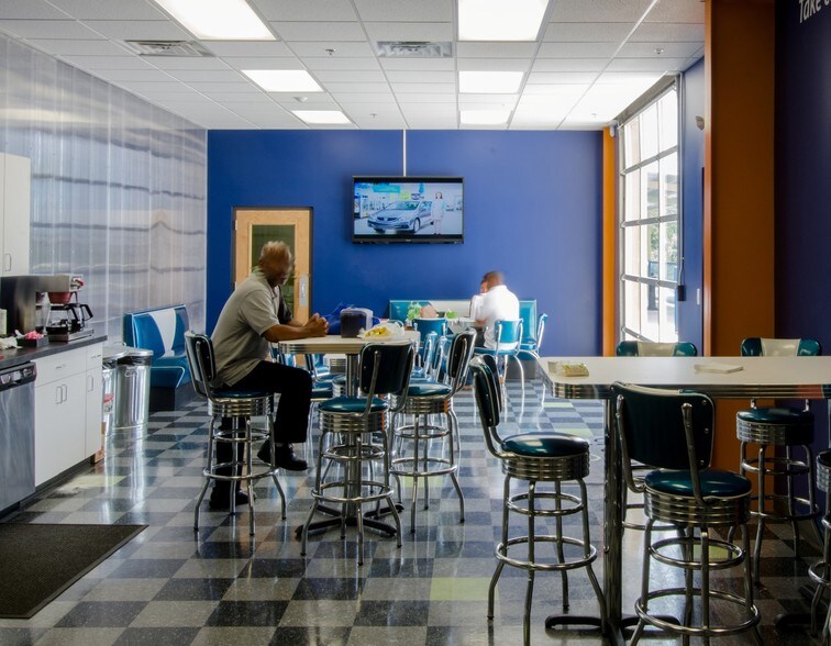 More Photos Of 131 Frogale Ct, Winchester Light Distribution For Lease