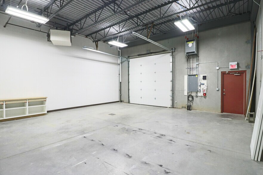 More Photos Of 4615 112th Ave SE, Calgary Warehouse For Lease