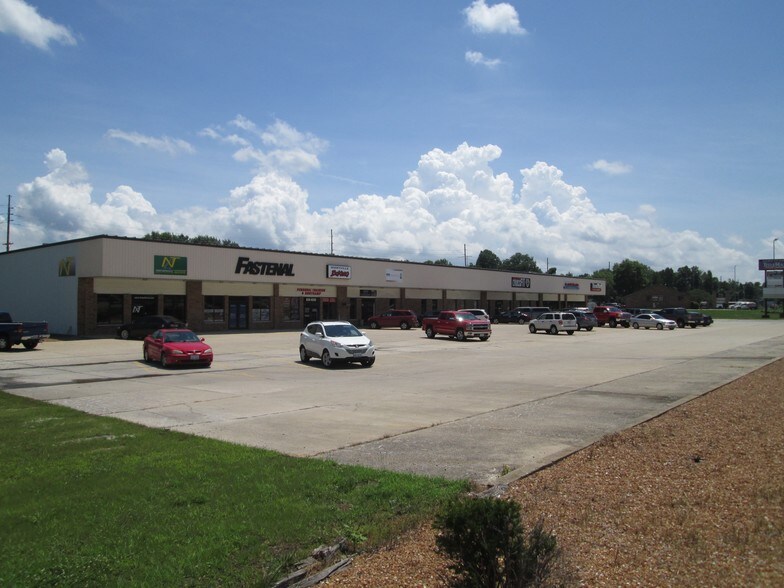 More Photos Of 2533-2549 Vandalia St, Maryville General Retail For Lease
