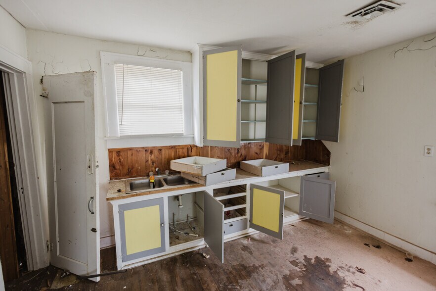 More Photos Of 123 E Madison Ave, Arkansas City Apartments For Sale