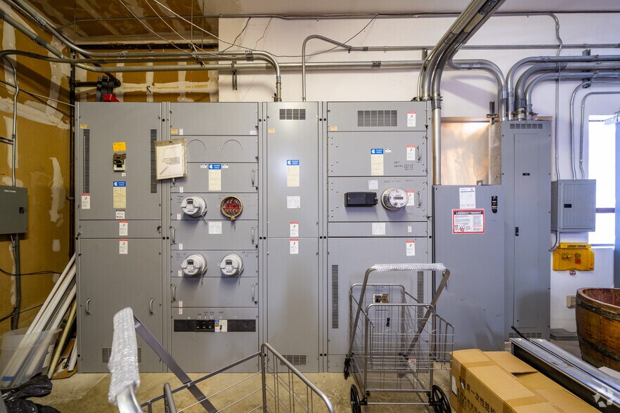 More Photos Of 1375 Fairfax Ave, San Francisco Warehouse For Sale