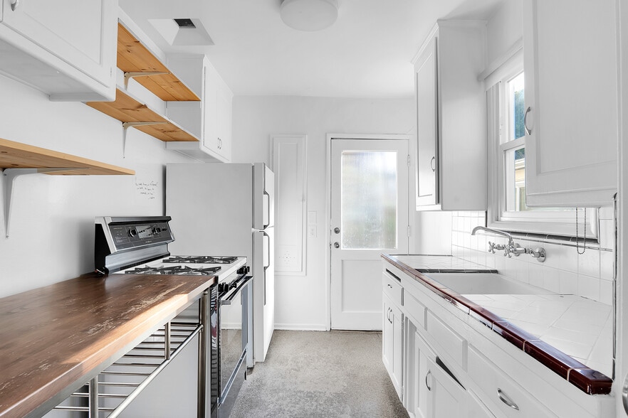 More Photos Of 2440 Arizona Ave, Santa Monica Apartments For Sale