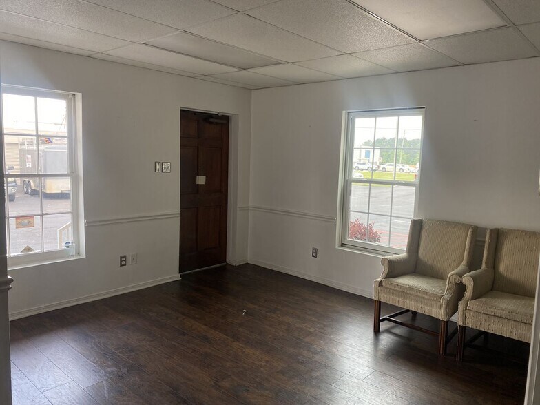 More Photos Of 3656 Government Blvd, Mobile General Retail For Lease