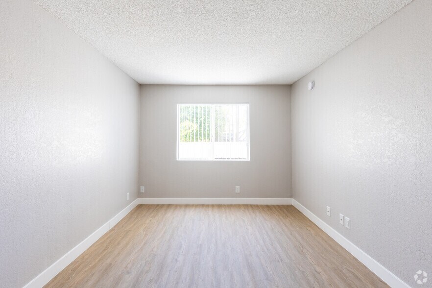 More Photos Of 130 S Alexandria Ave, Los Angeles Apartments For Sale