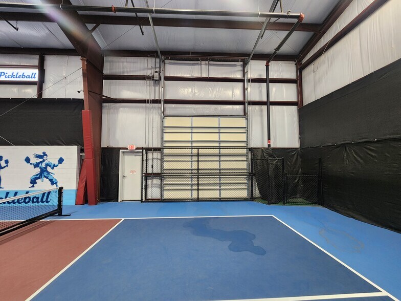 More Photos Of 1112 Shive Ln, Bowling Green Showroom For Sale
