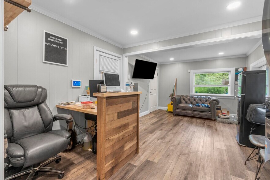 More Photos Of 276 Main St, Farmington Medical For Sale