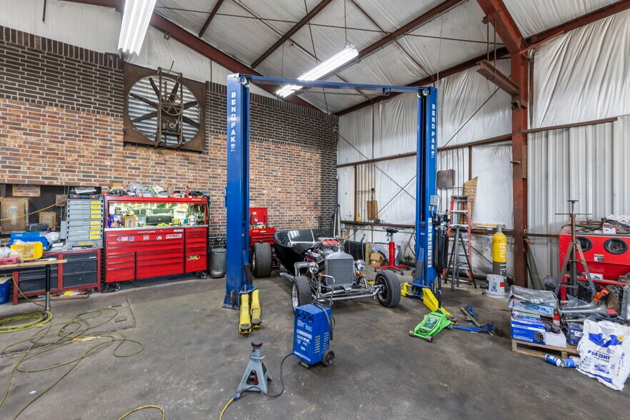 More Photos Of 4107 Weslow St, Houston Warehouse For Sale