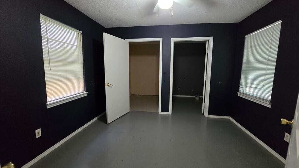 More Photos Of 7905 Liberty Grove Rd, Rowlett Office For Lease