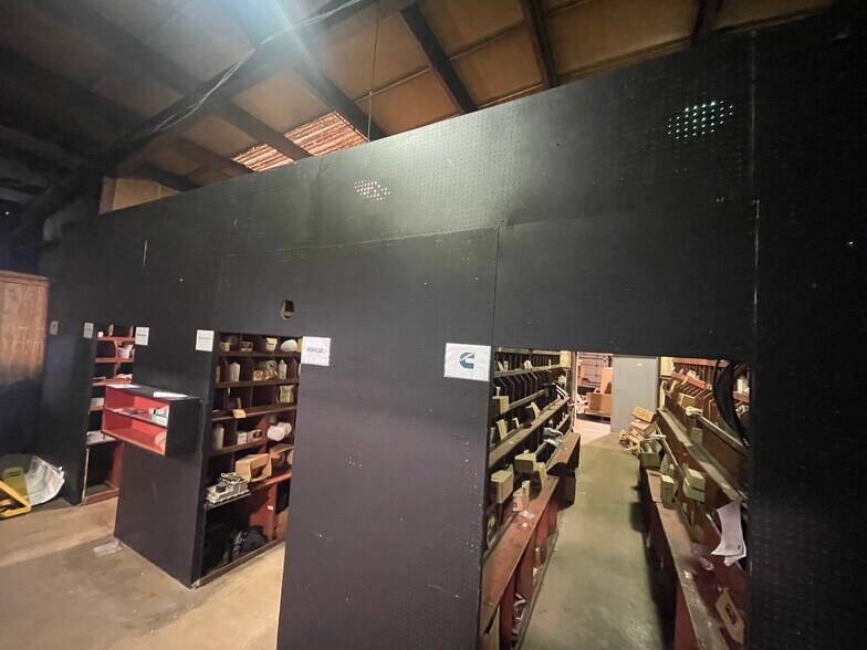 More Photos Of 1600 S Clinton Ave, Dunn Warehouse For Sale