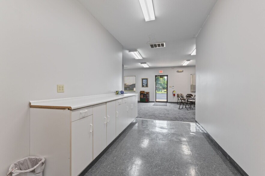 More Photos Of 5195 Commerce Cir, Indianapolis Industrial For Sale