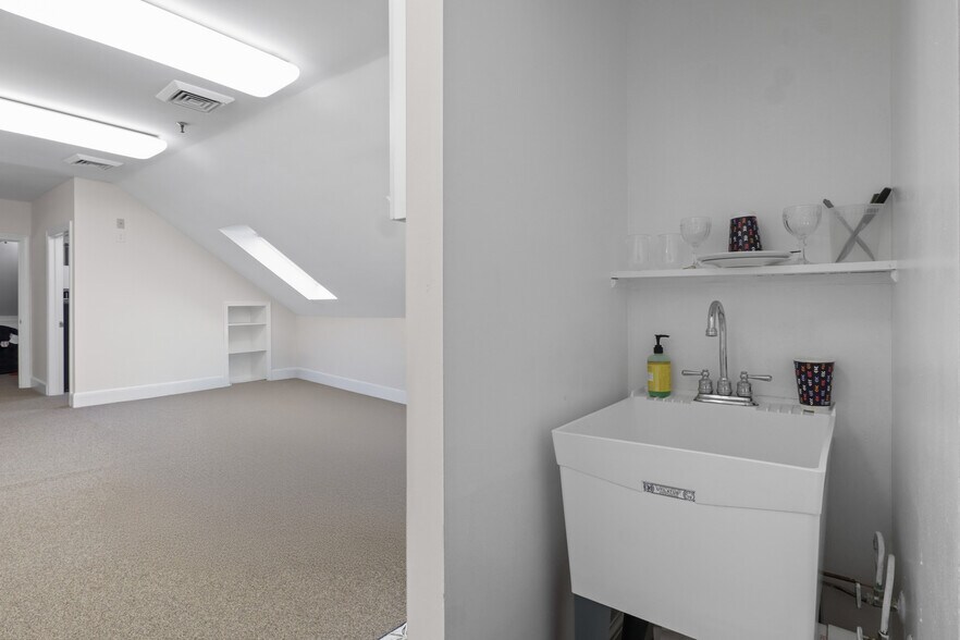 More Photos Of 111 Oronoco St, Alexandria Office For Lease