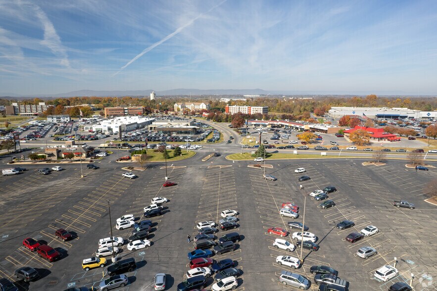 More Photos Of 1701-1729 Massey Blvd, Hagerstown Freestanding For Lease