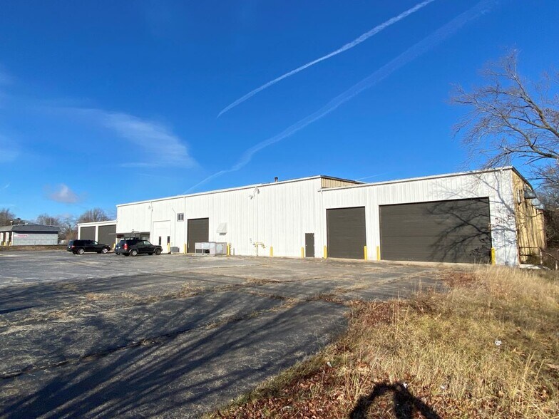More Photos Of 923 E Michigan Ave, Battle Creek Warehouse For Lease