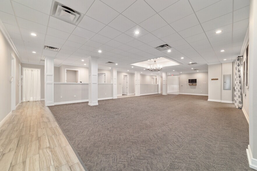 More Photos Of 809 County Road 466, The Villages Medical For Sale