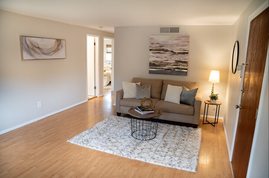 More Photos Of 809-825 Oak St, Lakewood Apartments For Sale