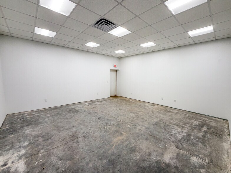 More Photos Of 1016 Main st, Lovington Storefront For Sale