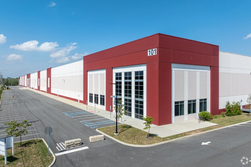 More Photos Of 101 Port Lincoln Rd, Bayonne Distribution For Lease