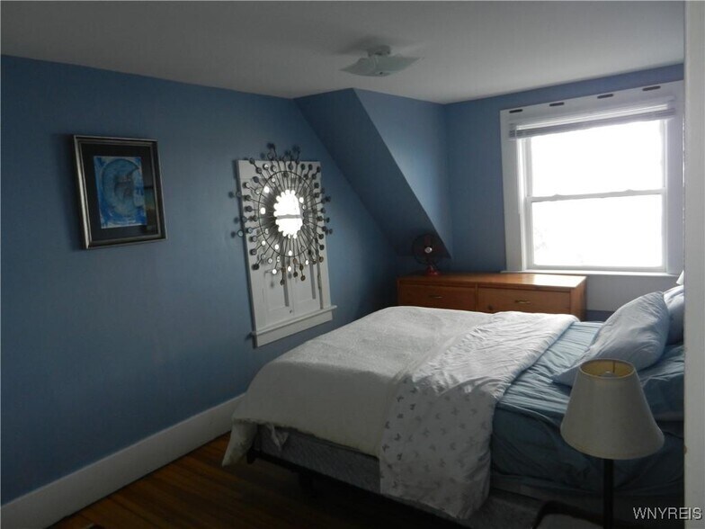 More Photos Of 4904 Lake Shore Rd, Hamburg Office Residential For Sale