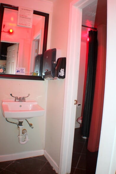 More Photos Of 3907 Canal St, Houston Bar For Lease